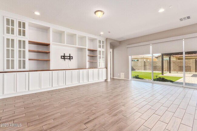 Building Photo - 2920 Madison Vistas Dr