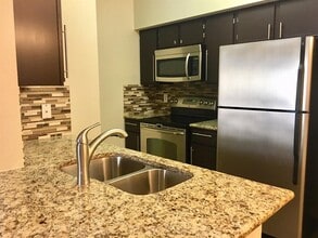 Building Photo - 2320 Gracy Farms Ln