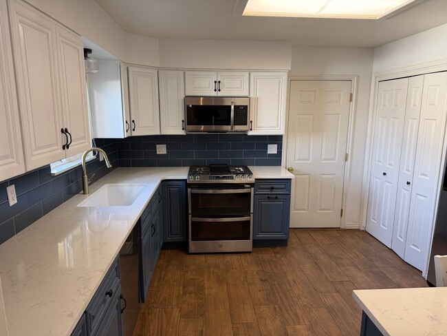 Building Photo - 775 E 8875 S