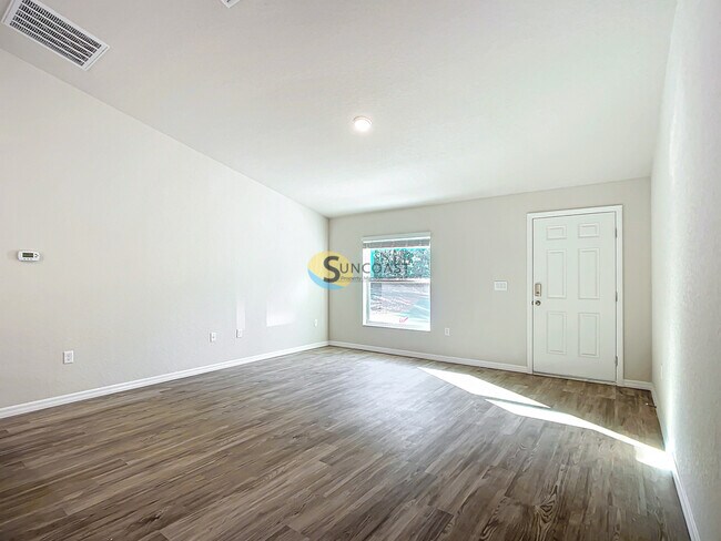 Building Photo - Your Dream Home Awaits - 3BR/2BA with Stor...