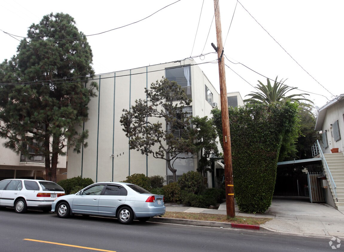 Foto del edificio - 968 S Barrington Ave