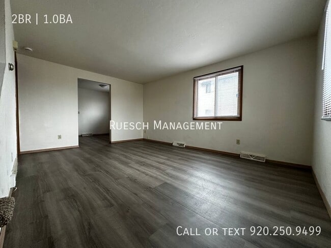 Building Photo - Spacious 2 Bedroom 1 Bath Townhouse Style ...
