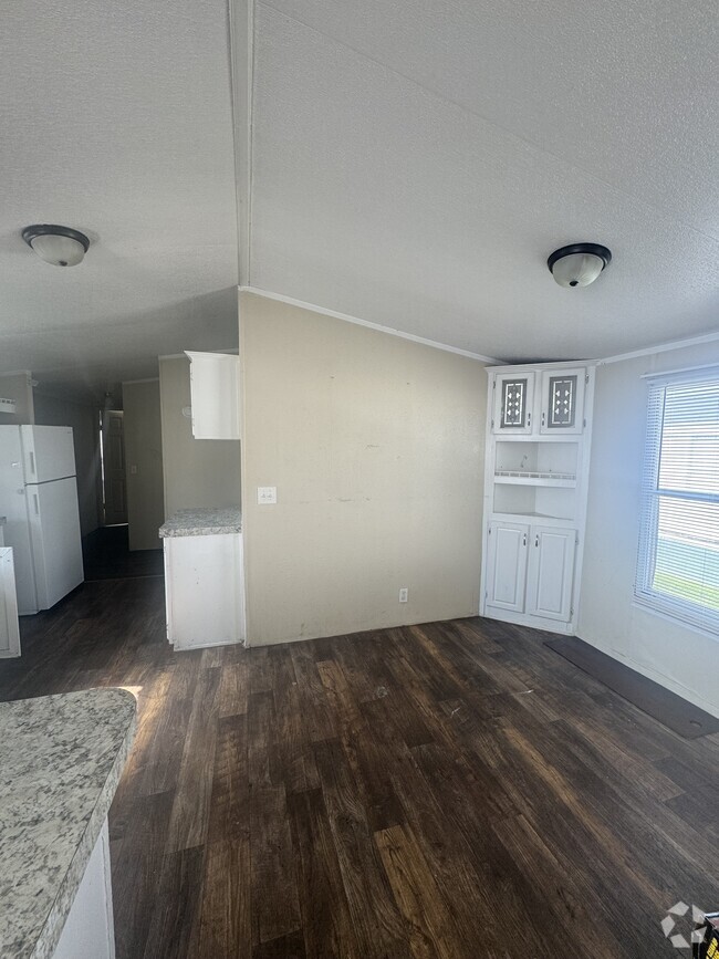 Building Photo - 305 S Amy Ln