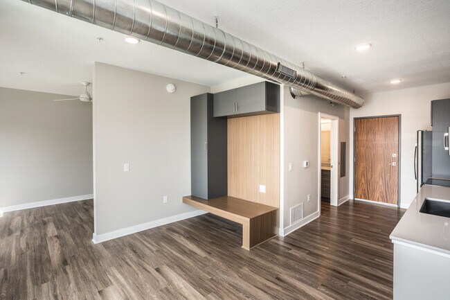 Foto del edificio - 450 SW 7th St