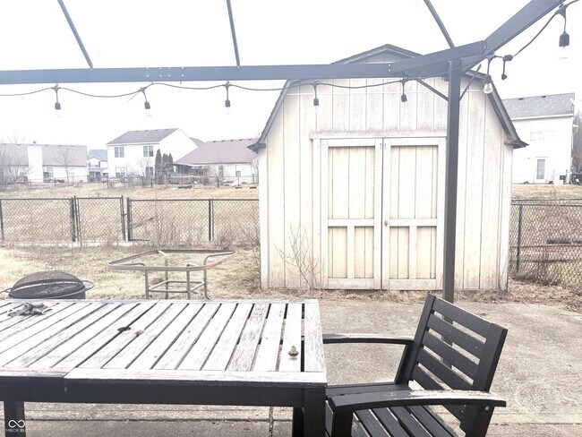 Foto del edificio - 8127 Maple Stream Blvd