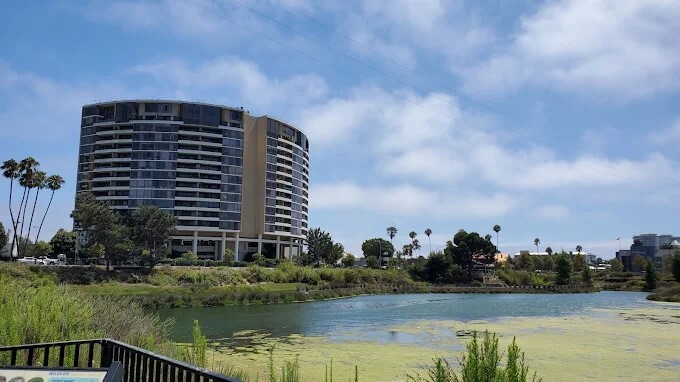 Primary Photo - 4335 Marina City Dr