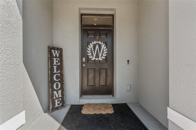 Building Photo - 33105 Major Oak Dr