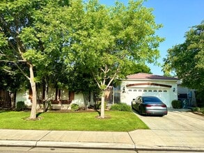 Building Photo - 8359 N Richelle Ave