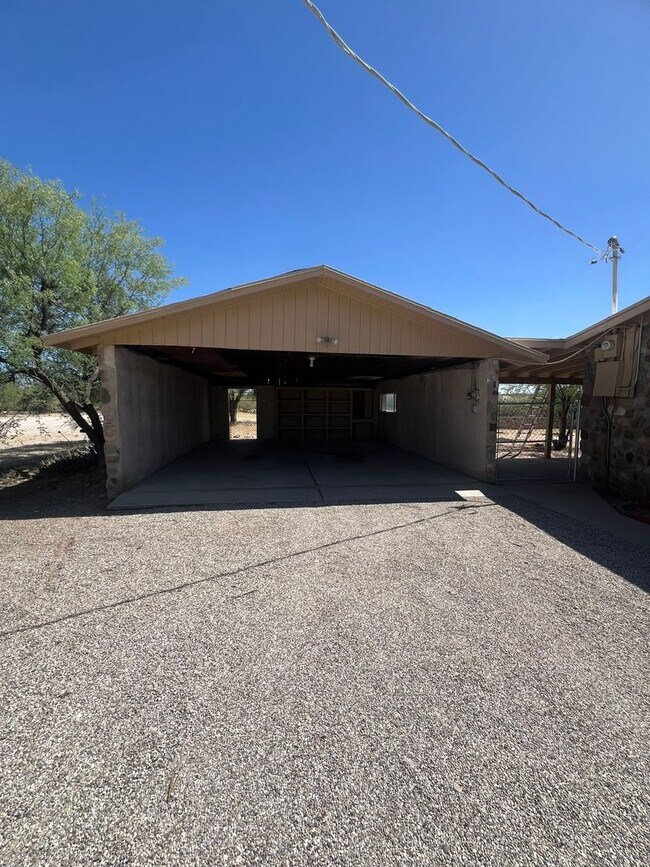 Building Photo - 3BD 2BA Waiting for You to Call Home!!