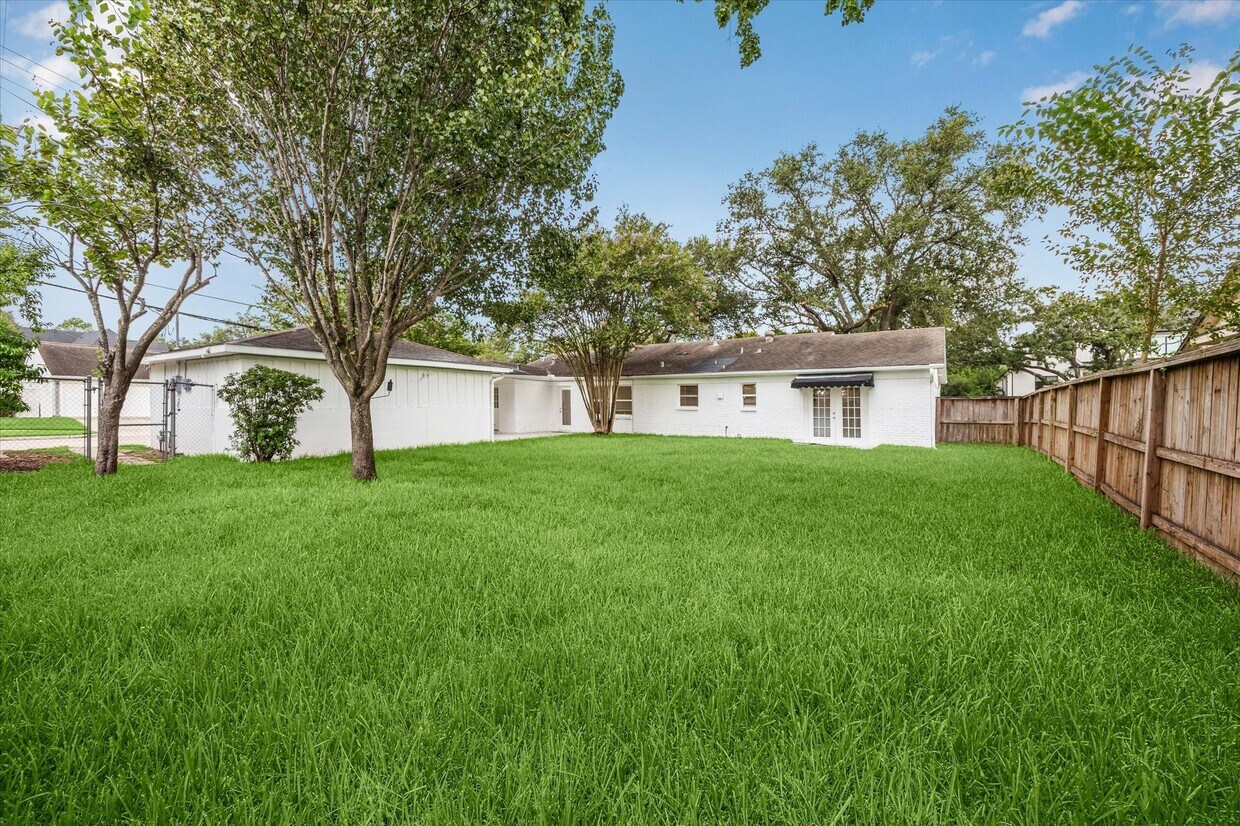 Building Photo - 4947 Cheena Dr