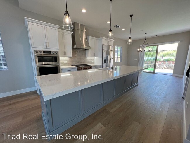 Building Photo - 4 br, 3.5 bath House - 4080 Hillside Drive