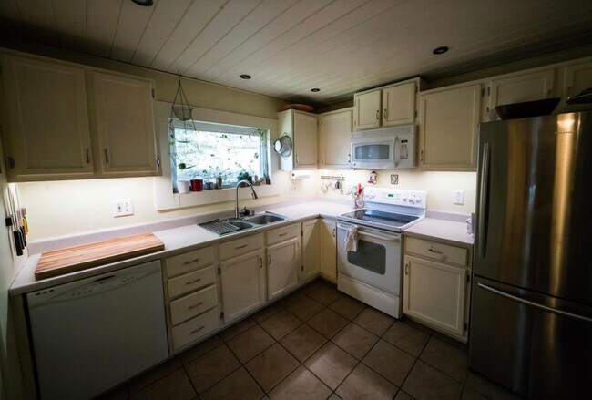 Foto del edificio - 136 S Maple St