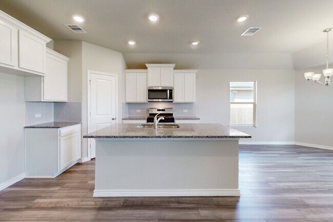 Foto del edificio - 3 Bedrom 2 bath with a 2 car garage in Sou...
