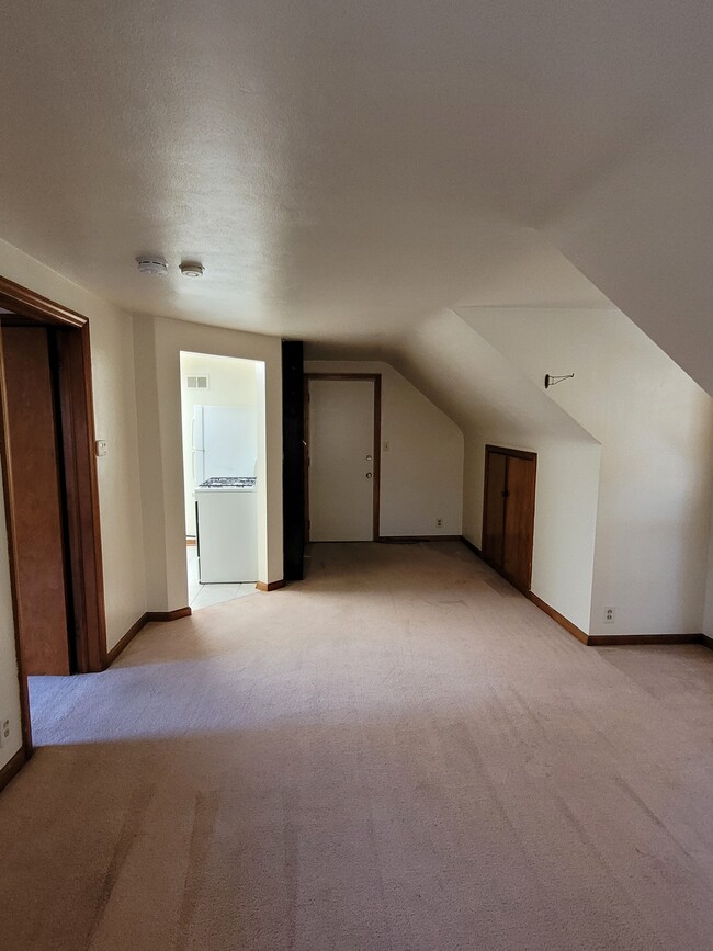 Building Photo - 401 S Willis Ave