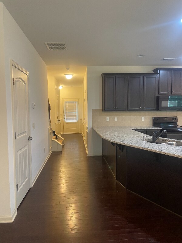 Building Photo - 120 Cessna Dr