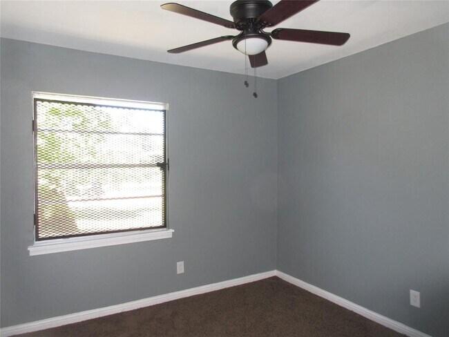 Building Photo - 9222 Oak Knoll Ln