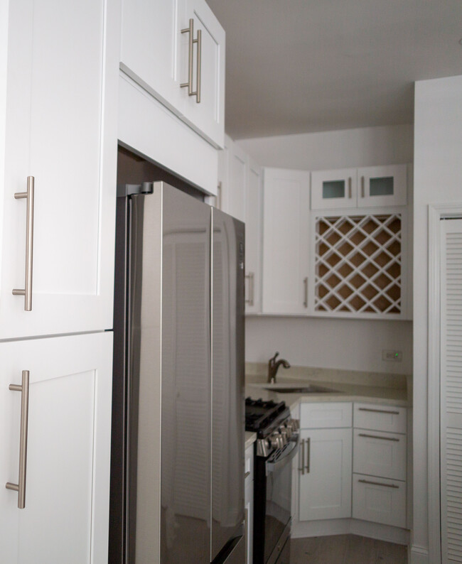 Kitchen - 1456 W Polk St