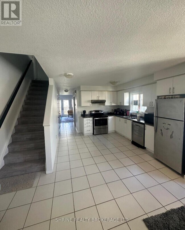 Photo du bâtiment - 3200 Singleton Ave