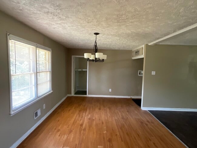 Building Photo - 1421 Wapoo Dr