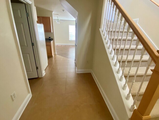 Entryway - 581 Wingspan Way