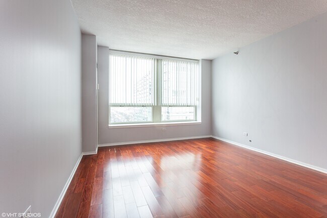 Foto del edificio - 600N N Kingsbury St