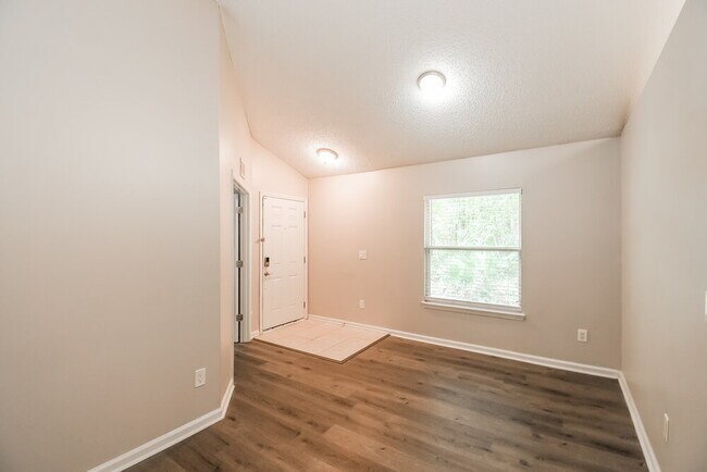 Building Photo - 2765 Acorn Park Dr N