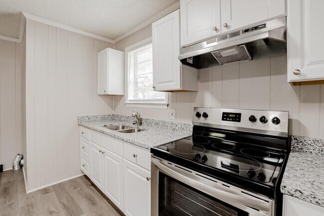 Building Photo - NOW OFFERING HALF OFF FIRST FULL MONTH IF ...