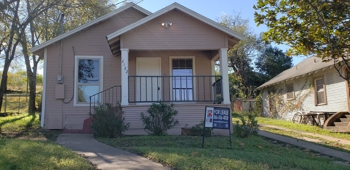 Primary Photo - 2122 Rockefeller Blvd