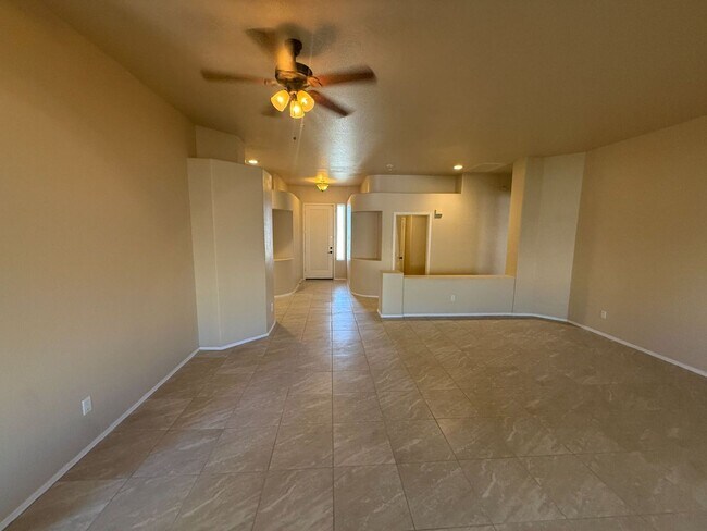 Building Photo - 3260 E Isabella Ave