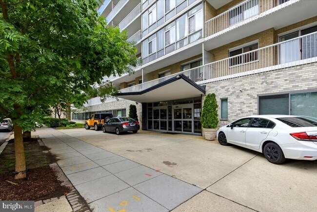 Foto del edificio - 730 24th St NW