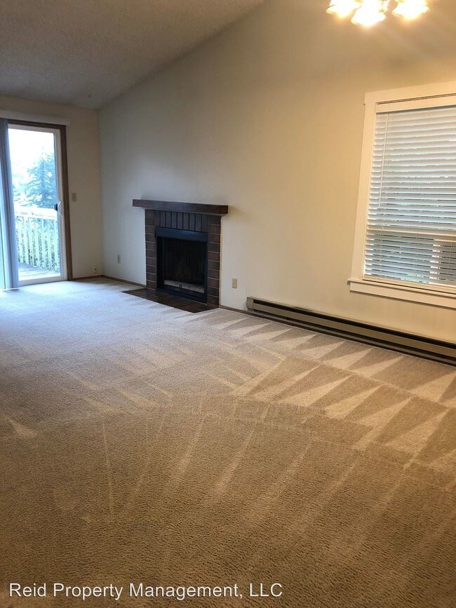 Foto del edificio - 5925 Madrona Ave NE