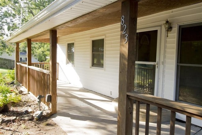 Building Photo - 823 Blackjack Rd