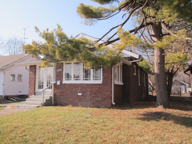 Building Photo - 2 bedroom in Indianapolis IN 46205