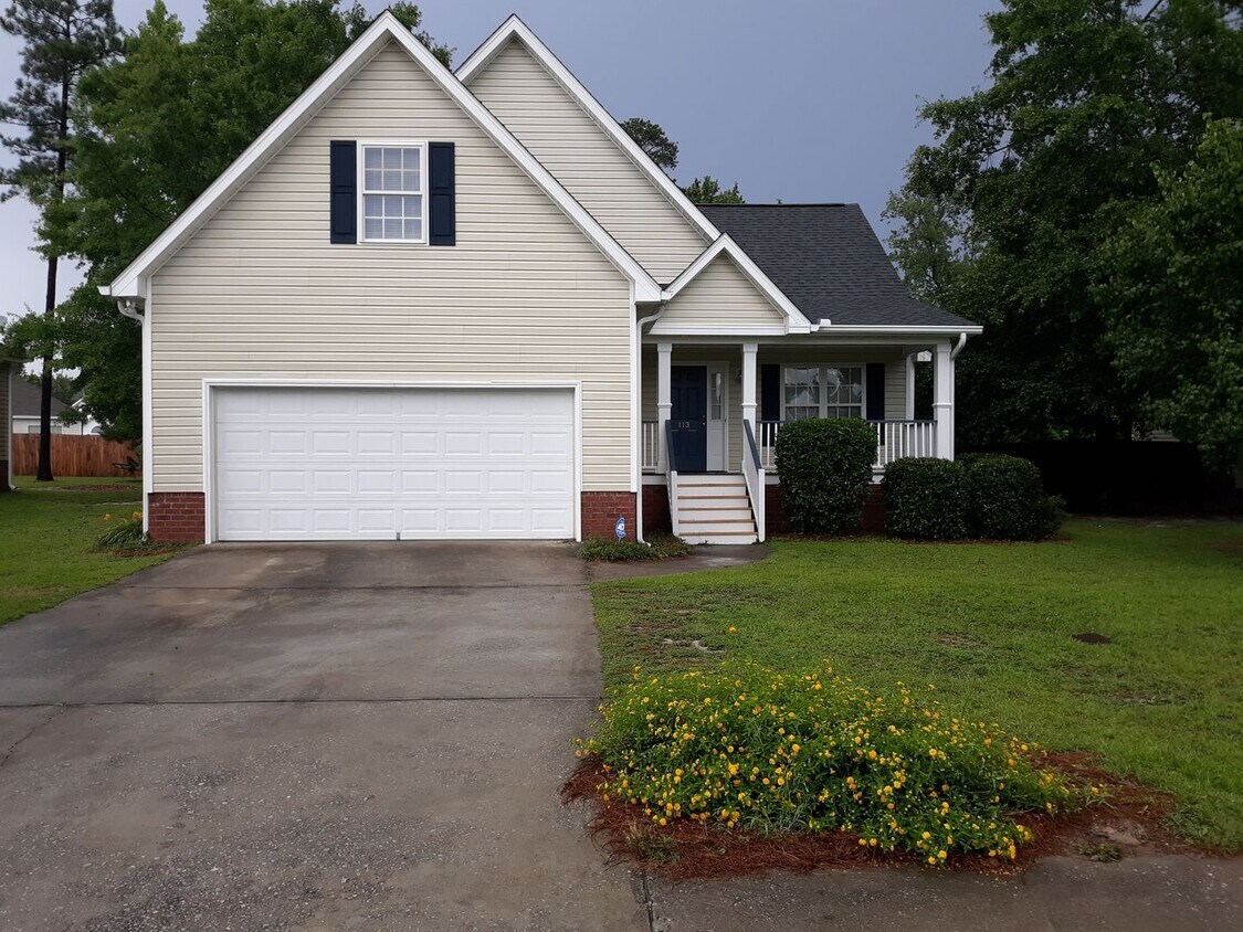 Foto principal - Charming Home in Northeast Columbia - Less...