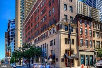 Building Photo - 1939 Chestnut St