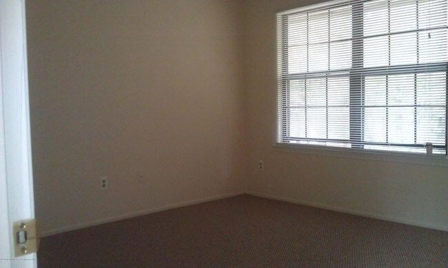 Building Photo - 903 Arlington Dr