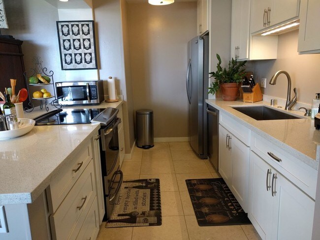 Cocina - 2600 Pualani Way