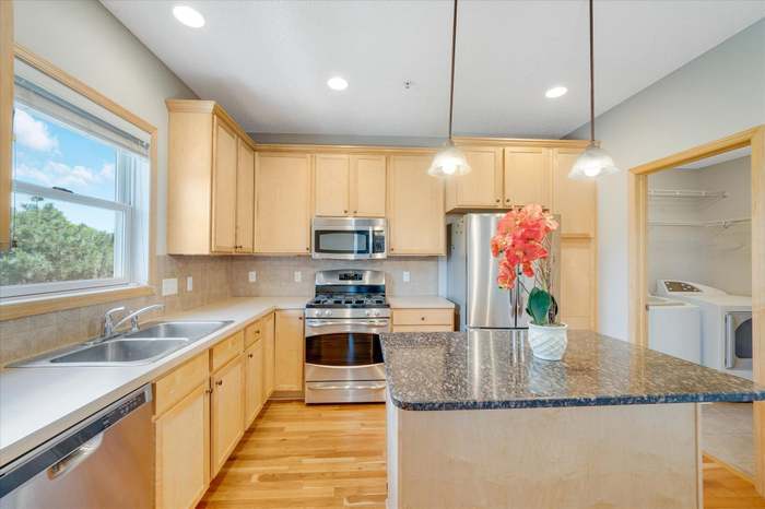 Foto del edificio - 10741 Falling Water Ln