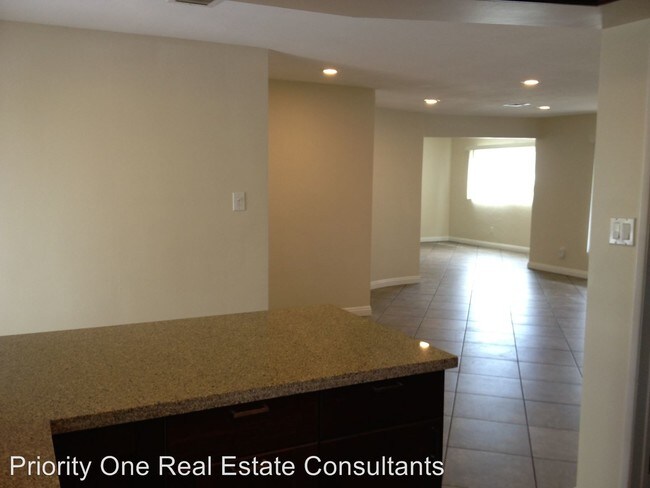 Building Photo - 4744 Baylor Dr