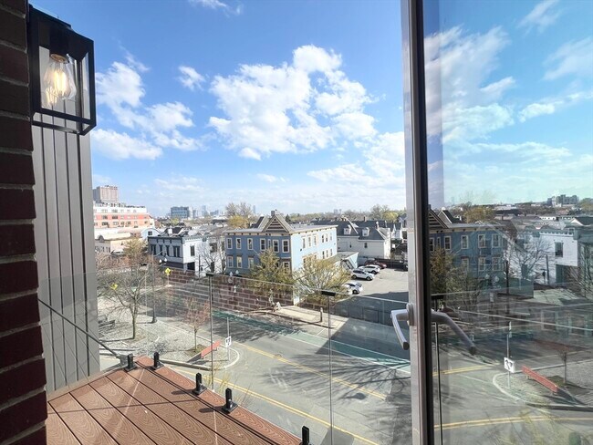 Foto del edificio - 379 Somerville Ave