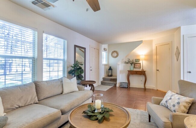 Foto del edificio - 6118 Spruce Bough Ct