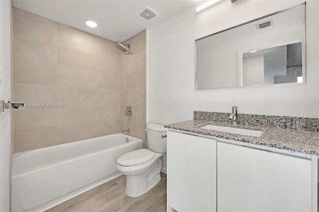 Foto del edificio - 475 NE 125th St