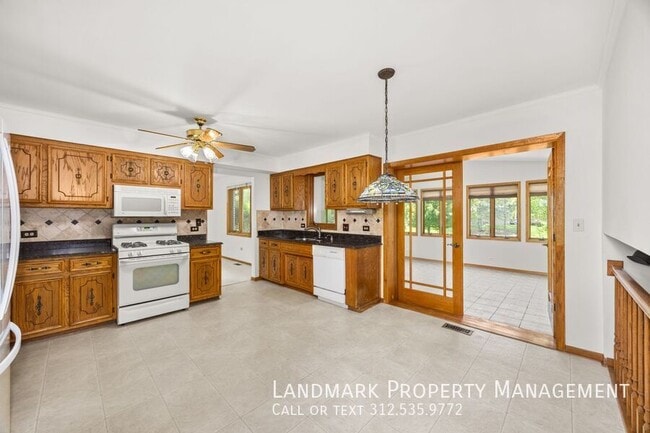 Building Photo - 14518 S Golden Oak Dr