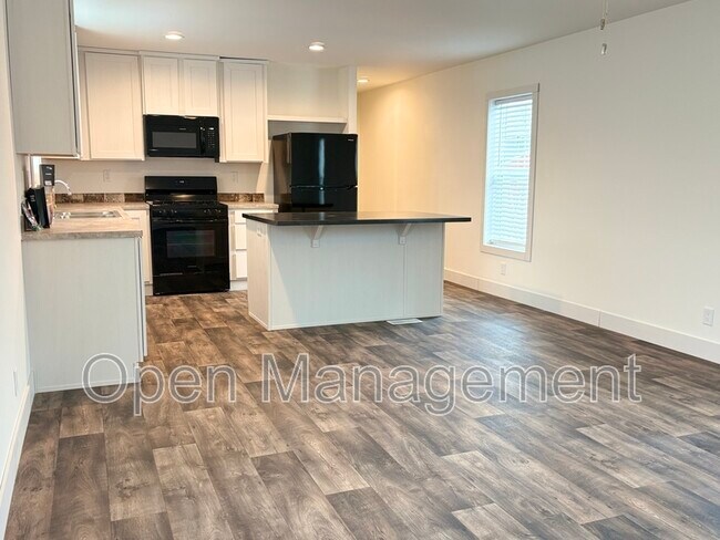 Building Photo - 825 1st Ave E