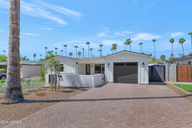 Building Photo - 4154 N 35th Pl