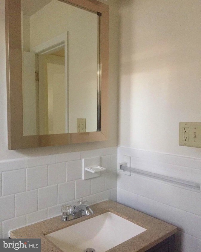 Foto principal - 909 Cooks Ln