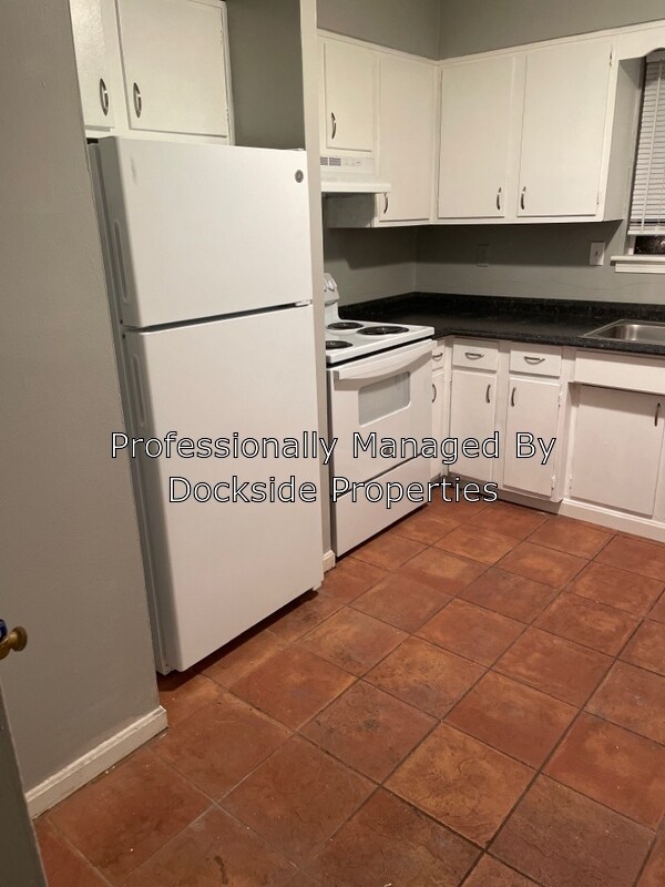 Building Photo - 3810 Carpenter Dr
