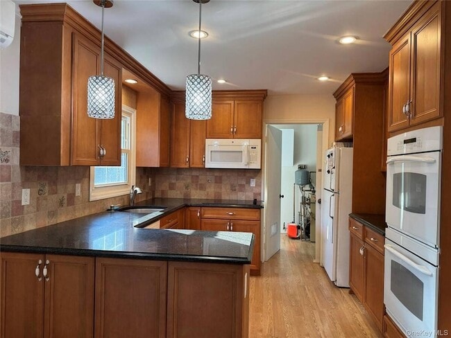 Building Photo - 40 Seabrook Ln