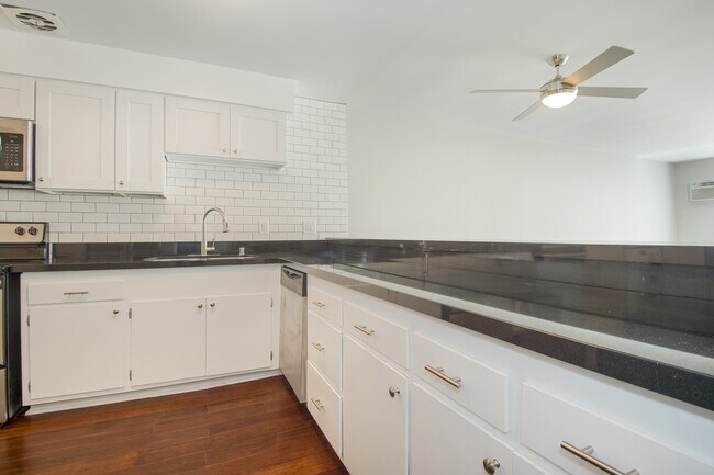 Foto del edificio - 526 N Orlando Ave