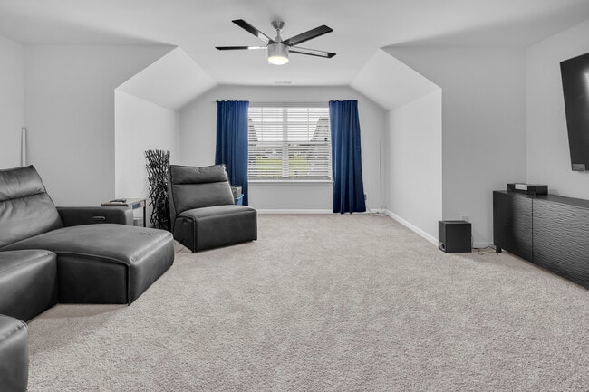 Building Photo - 168 Royal Black Heath